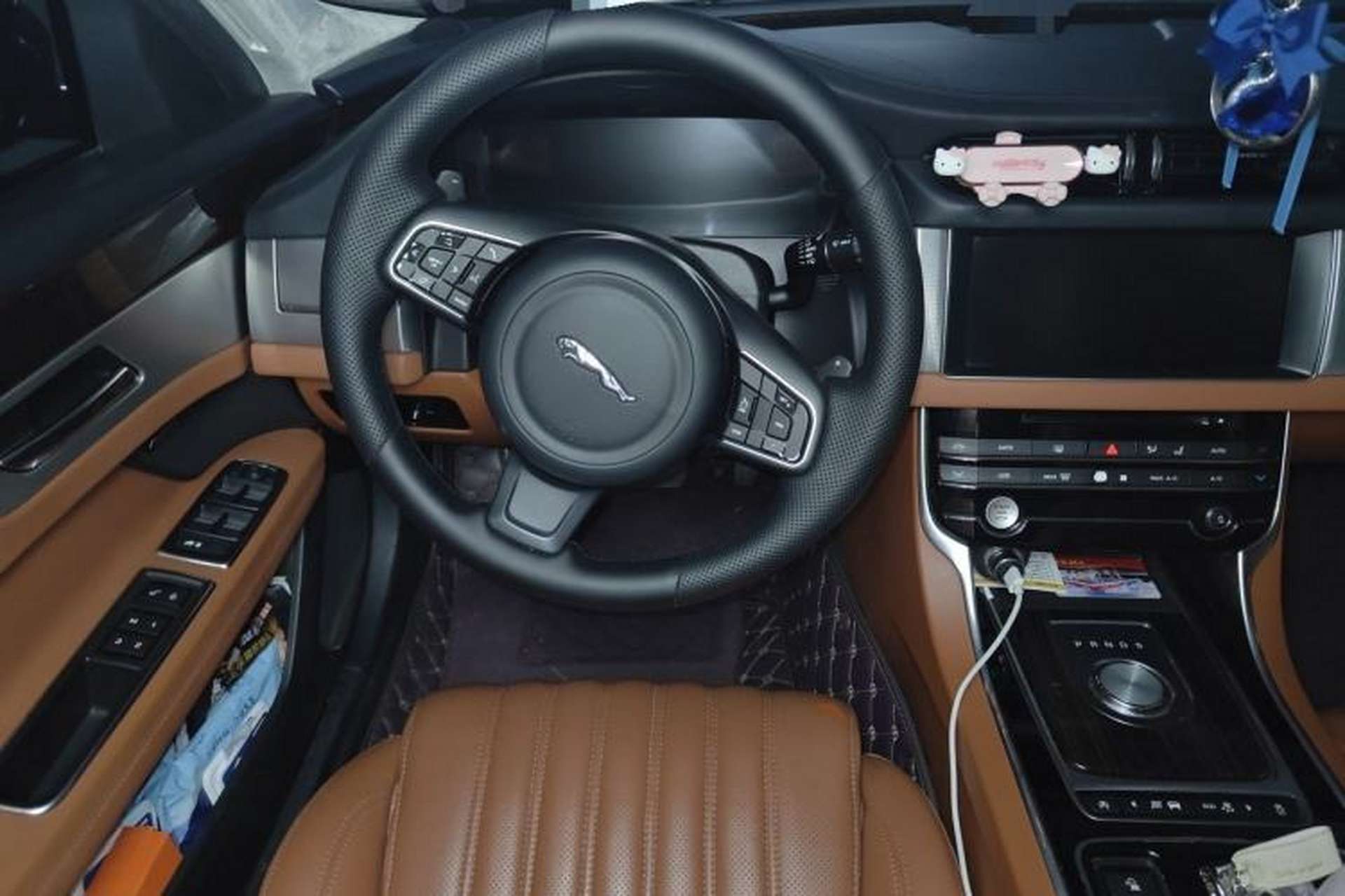 Used Jaguar XFL 2017 XFL 2.0T 240PS Premium Edition Steering Wheel