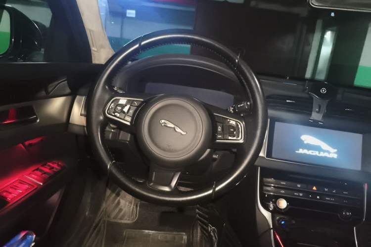 Used Jaguar XFL 2017 XFL 2.0T 240PS Luxury Edition Steering Wheel