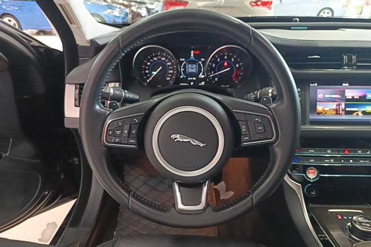 Used Jaguar XFL 2017 XFL 2.0T 200PS Elite Edition Steering Wheel