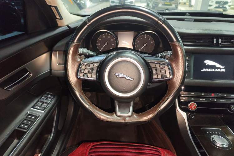 Used Jaguar XFL 2017 XFL 2.0T 200PS Elite Edition Steering Wheel