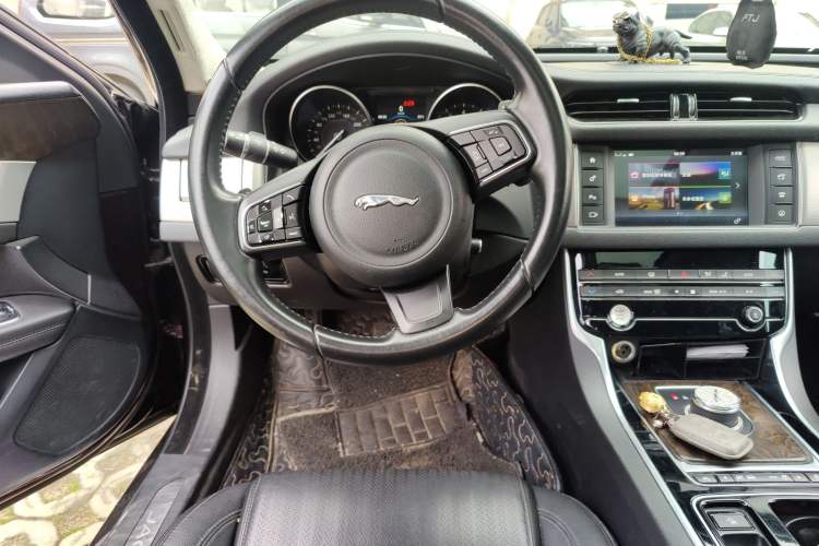 Used Jaguar XFL 2017 XFL 2.0T 240PS Luxury Edition Steering Wheel