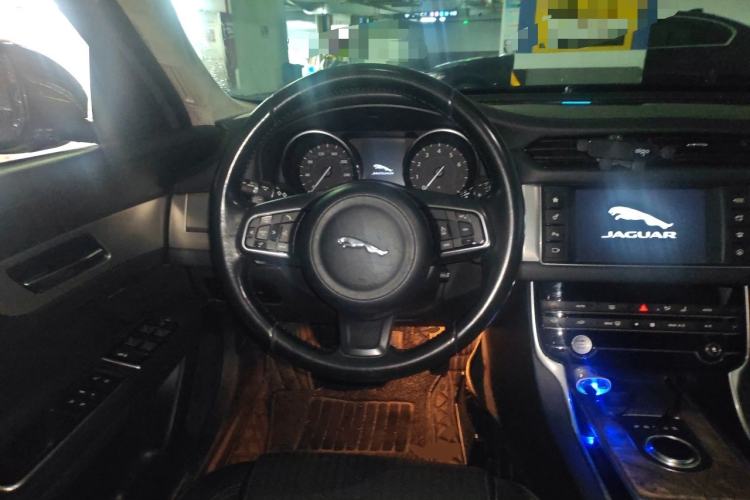 Used Jaguar XFL 2017 XFL 2.0T 200PS Luxury Edition Steering Wheel