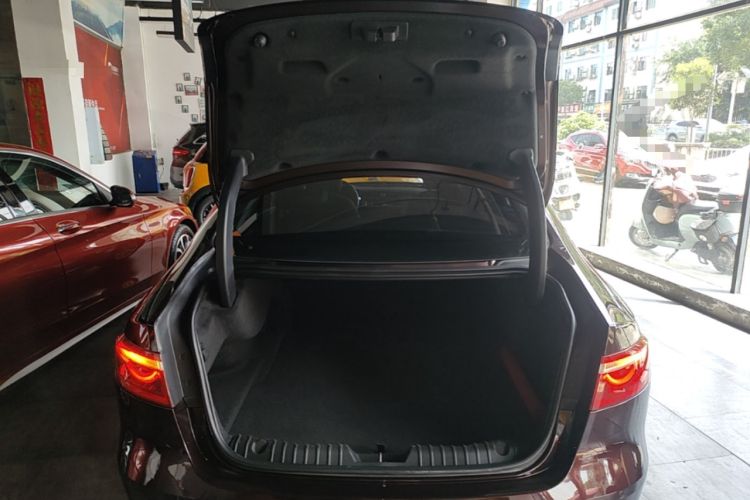 Used Jaguar XFL 2017 XFL 2.0T 240PS Luxury Edition Trunk
