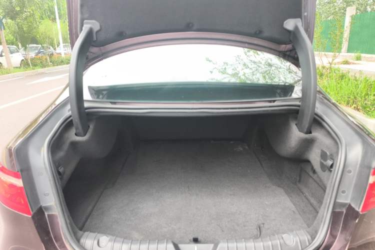 Used Jaguar XFL 2017 XFL 2.0T 200PS Windflower Edition Trunk