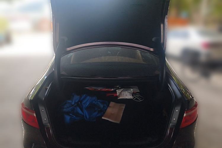 Used Jaguar XFL 2017 XFL 2.0T 200PS Windflower Edition Trunk