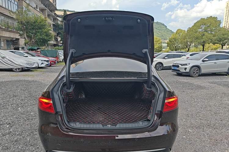Used Jaguar XFL 2017 XFL 2.0T 200PS Luxury Edition Trunk