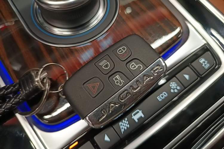 Used Jaguar XFL 2017 XFL 3.0 SC 340 PS Premium Edition Vehicle Key