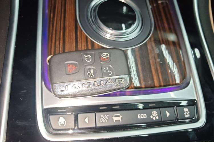 Used Jaguar XFL 2017 XFL 3.0 SC 340 PS Premium Edition Vehicle Key