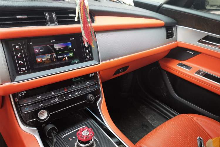 Used Jaguar XFL 2017 XFL 2.0T 200PS Luxury Edition Audio And AC Panel