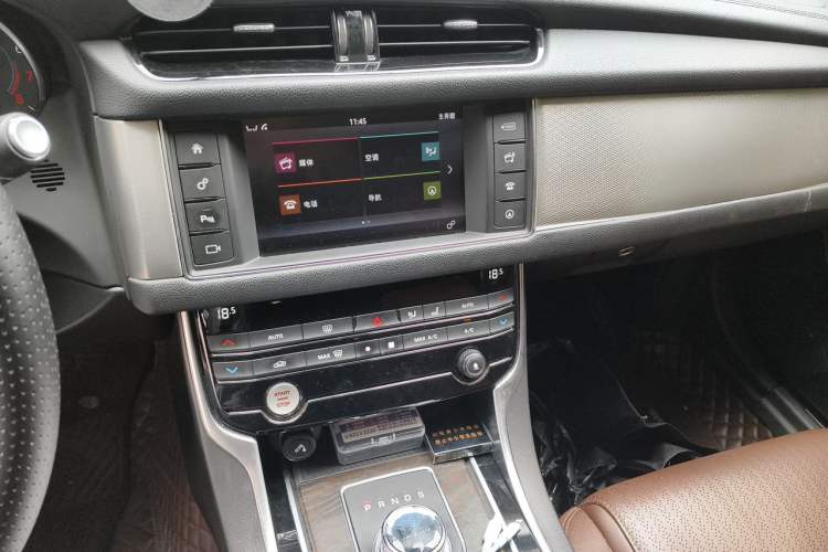 Used Jaguar XFL 2017 XFL 2.0T 200PS Luxury Edition Audio And AC Panel