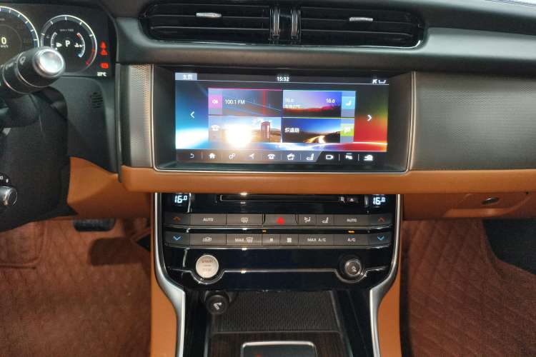 Used Jaguar XFL 2017 XFL 2.0T 240PS Luxury Edition Audio And AC Panel