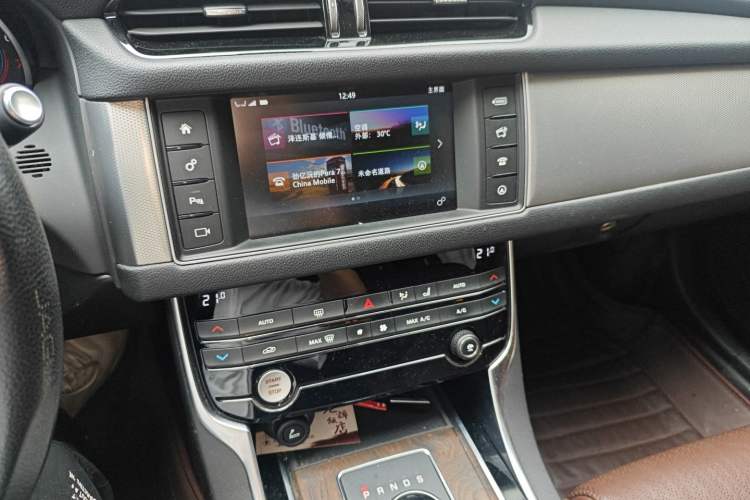 Used Jaguar XFL 2017 XFL 2.0T 200PS Luxury Edition Audio And AC Panel