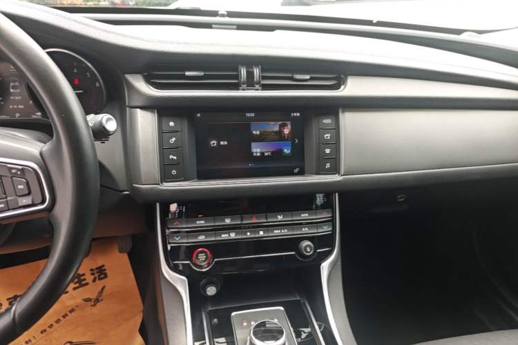 Used Jaguar XFL 2017 XFL 2.0T 200PS Windflower Edition Audio And AC Panel