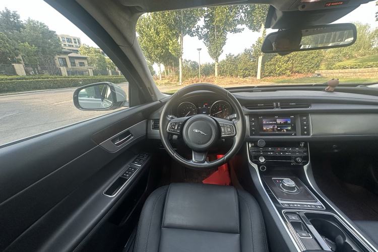 Used Jaguar XFL 2017 XFL 2.0T 200PS Elite Edition Audio And AC Panel