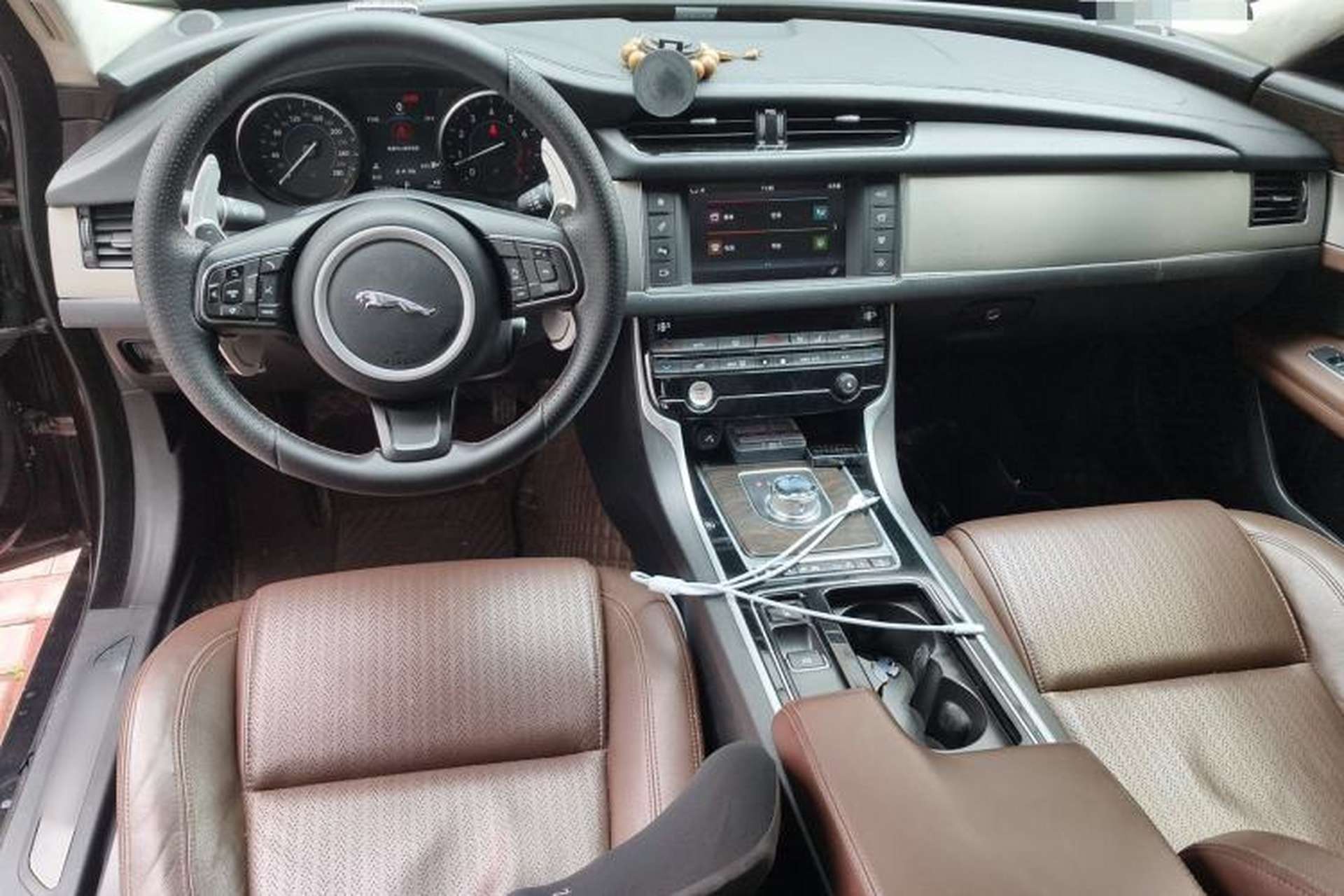 Used Jaguar XFL 2017 XFL 2.0T 200PS Luxury Edition Center Console