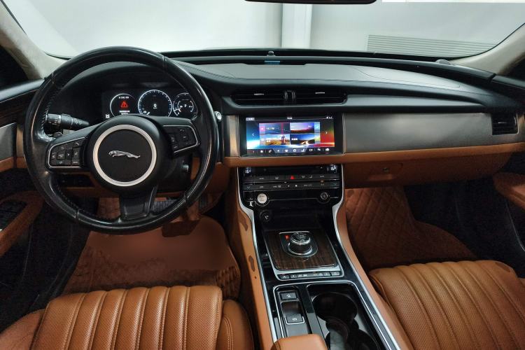 Used Jaguar XFL 2017 XFL 2.0T 240PS Luxury Edition Center Console