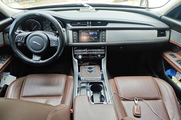 Used Jaguar XFL 2017 XFL 2.0T 200PS Luxury Edition Center Console
