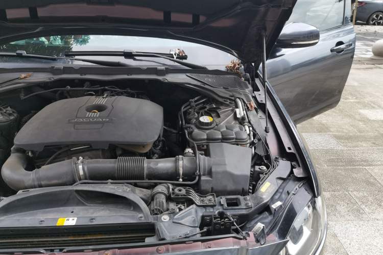 Used Jaguar XFL 2017 XFL 2.0T 200PS Luxury Edition Engine Bay Left