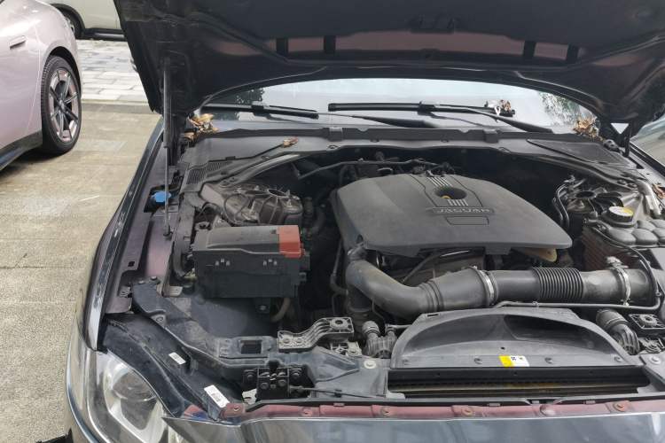 Used Jaguar XFL 2017 XFL 2.0T 200PS Luxury Edition Engine Bay Right
