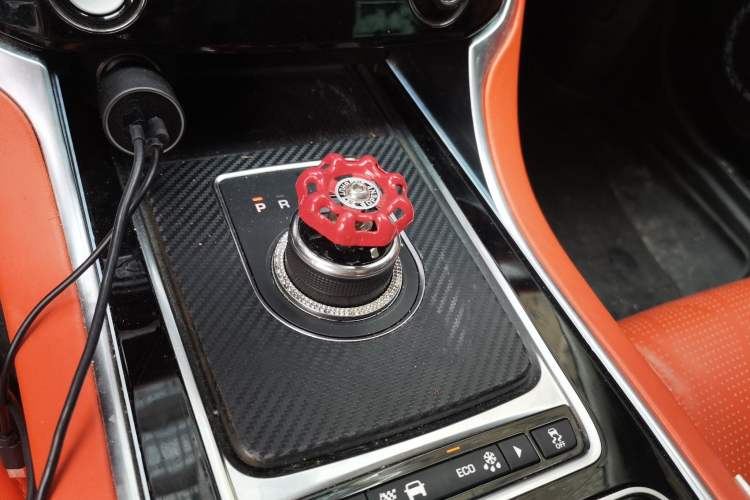 Used Jaguar XFL 2017 XFL 2.0T 200PS Luxury Edition Gear Lever