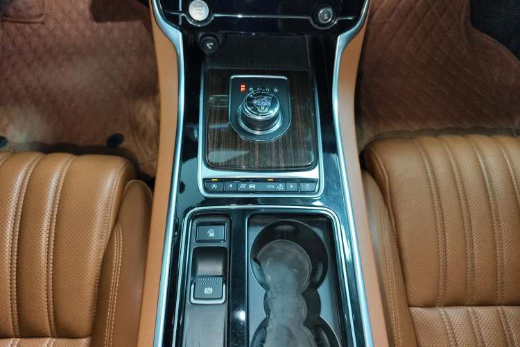 Used Jaguar XFL 2017 XFL 2.0T 240PS Luxury Edition Gear Lever