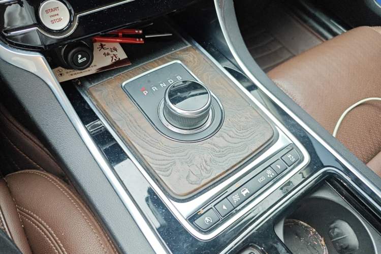 Used Jaguar XFL 2017 XFL 2.0T 200PS Luxury Edition Gear Lever