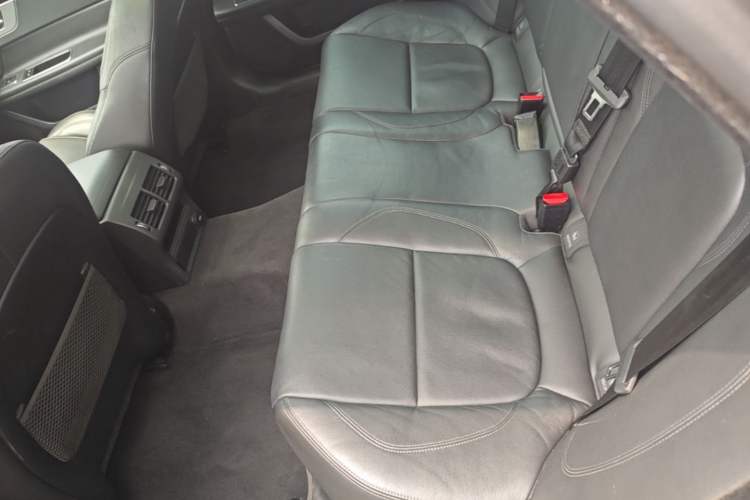 Used Jaguar XFL 2017 XFL 2.0T 200PS Windflower Edition Left Rear Seat