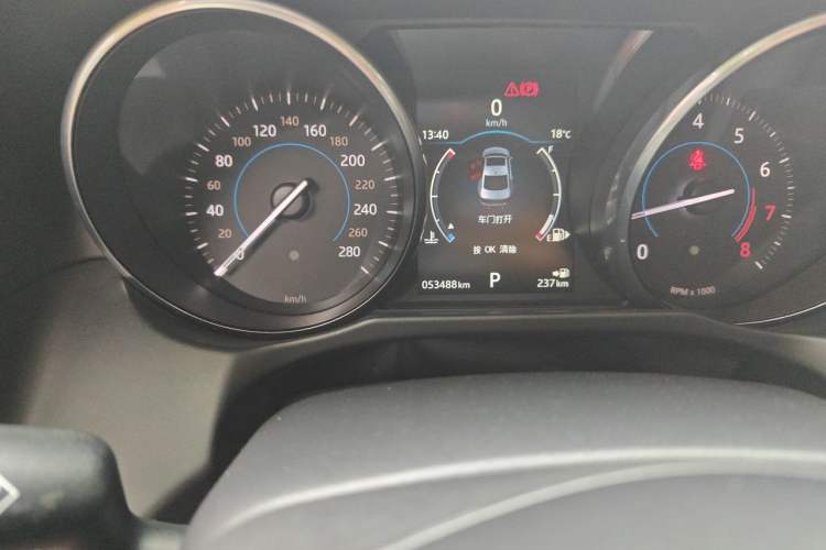 Used Jaguar XFL 2017 XFL 2.0T 200PS Windflower Edition Odometer Close Up