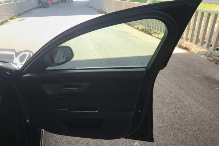 Used Jaguar XFL 2017 XFL 2.0T 200PS Elite Edition Right Front Door Interior
