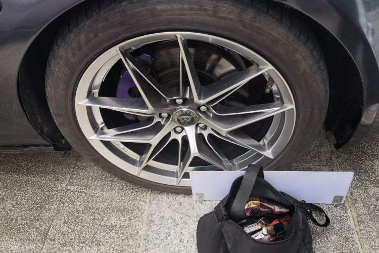 Used Jaguar XFL 2017 XFL 2.0T 200PS Luxury Edition Right Front Wheel Hub