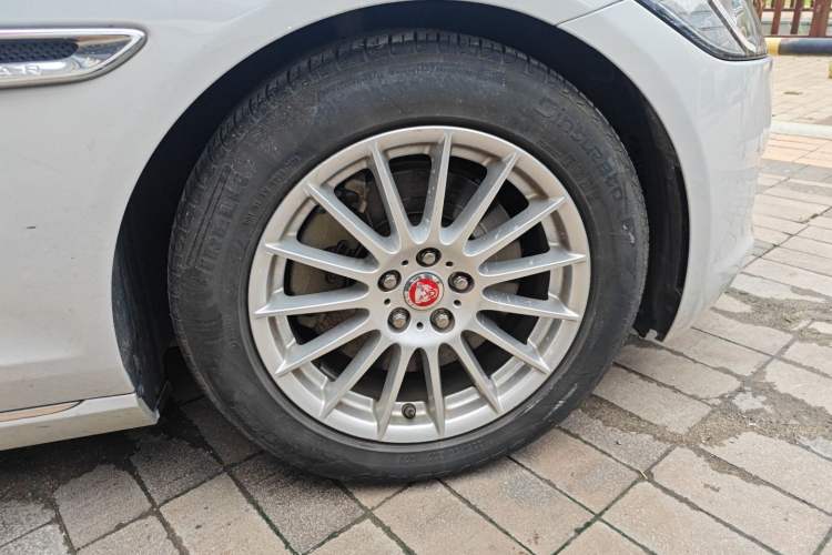 Used Jaguar XFL 2017 XFL 2.0T 200PS Luxury Edition Right Front Wheel Hub