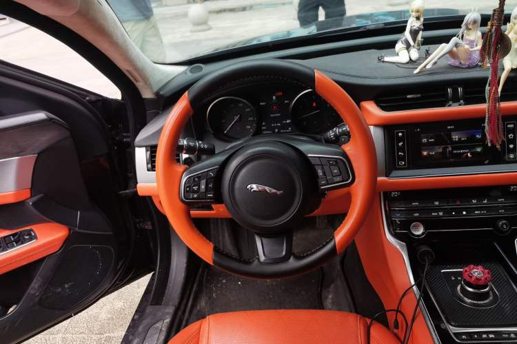 Used Jaguar XFL 2017 XFL 2.0T 200PS Luxury Edition Steering Wheel