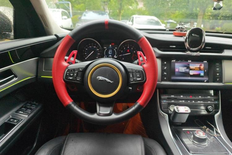 Used Jaguar XFL 2017 XFL 2.0T 200PS Windflower Edition Steering Wheel