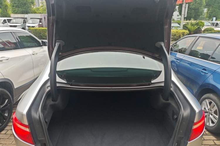 Used Jaguar XFL 2017 XFL 2.0T 200PS Windflower Edition Trunk