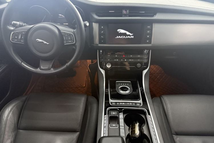 Used Jaguar XFL 2017 XFL 2.0T 200PS Windflower Edition Audio And AC Panel