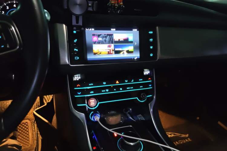 Used Jaguar XFL 2017 XFL 2.0T 240PS Luxury Edition Audio And AC Panel