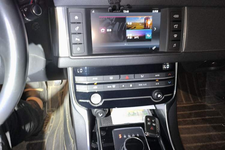 Used Jaguar XFL 2017 XFL 2.0T 200PS Windflower Edition Audio And AC Panel