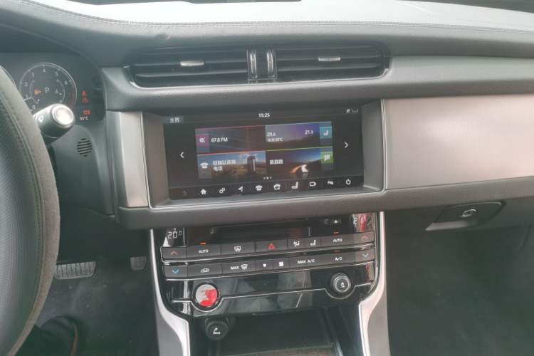 Used Jaguar XFL 2017 XFL 2.0T 240PS Premium Edition Audio And AC Panel