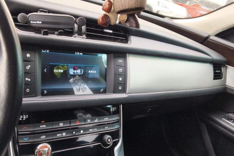Used Jaguar XFL 2017 XFL 2.0T 200PS Elite Edition Audio And AC Panel