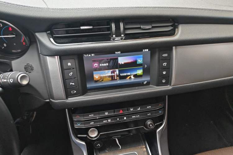 Used Jaguar XFL 2017 XFL 2.0T 240PS Luxury Edition Audio And AC Panel