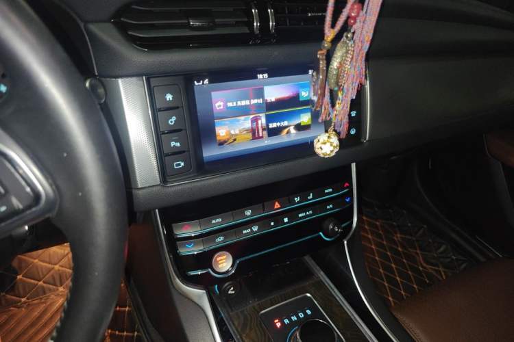 Used Jaguar XFL 2017 XFL 2.0T 200PS Luxury Edition Audio And AC Panel