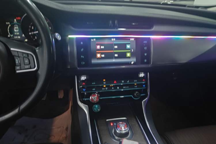 Used Jaguar XFL 2017 XFL 2.0T 200PS Luxury Edition Audio And AC Panel