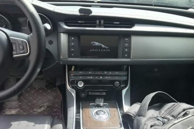 Used Jaguar XFL 2017 XFL 2.0T 200PS Elite Edition Audio And AC Panel