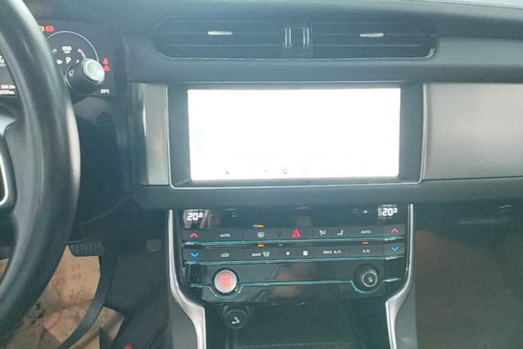 Used Jaguar XFL 2017 XFL 3.0 SC 340 PS Premium Edition Audio And AC Panel