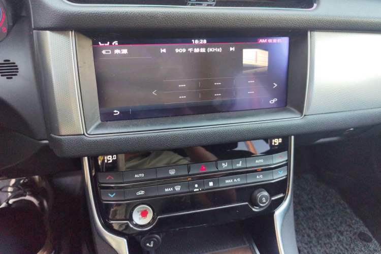 Used Jaguar XFL 2017 XFL 2.0T 240PS Luxury Edition Audio And AC Panel