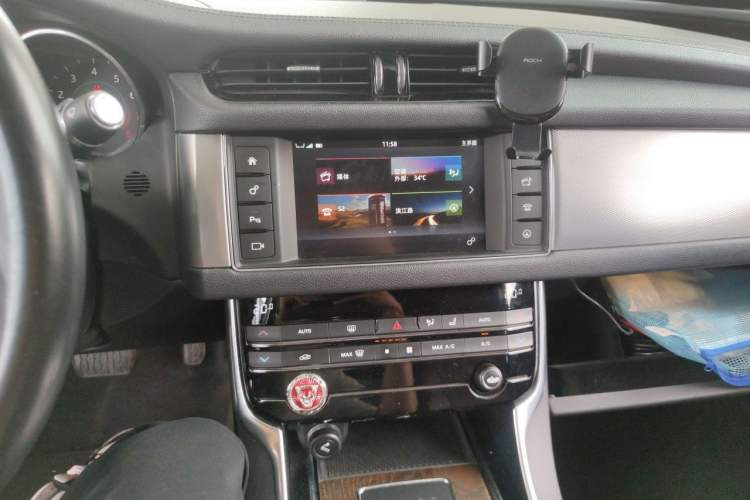 Used Jaguar XFL 2017 XFL 2.0T 240PS Luxury Edition Audio And AC Panel