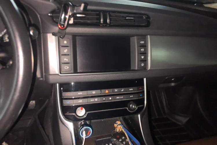 Used Jaguar XFL 2017 XFL 2.0T 240PS Luxury Edition Audio And AC Panel