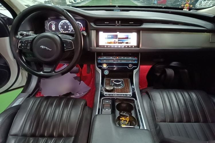 Used Jaguar XFL 2017 XFL 2.0T 240PS Luxury Edition Center Console