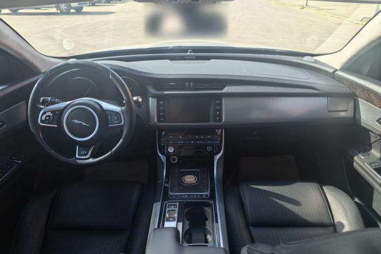 Used Jaguar XFL 2017 XFL 2.0T 240PS Luxury Edition Center Console