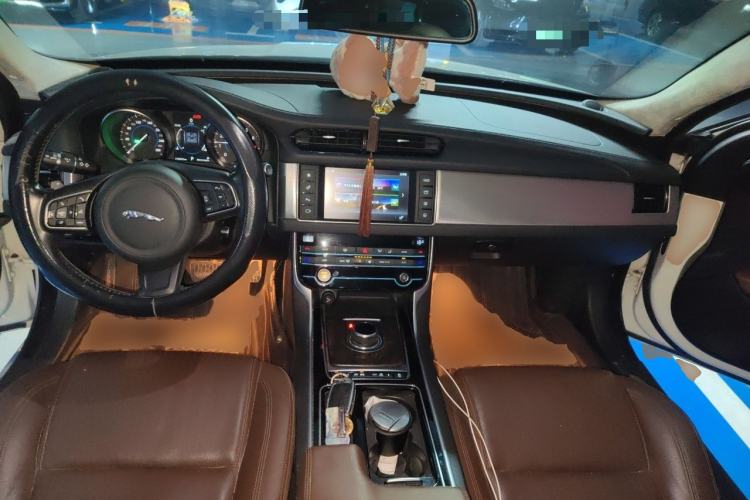 Used Jaguar XFL 2017 XFL 2.0T 240PS Luxury Edition Center Console